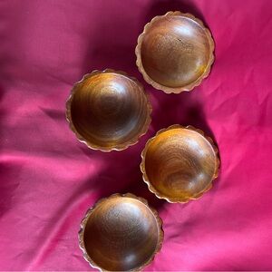 Vintage Natural Wooden Scalloped Salad Bowls 4 Piece Set Collectables